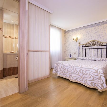 Hotel Julia Aranda de Duero Zewnętrze zdjęcie