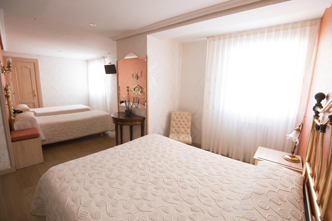 Hotel Julia Aranda de Duero Zewnętrze zdjęcie