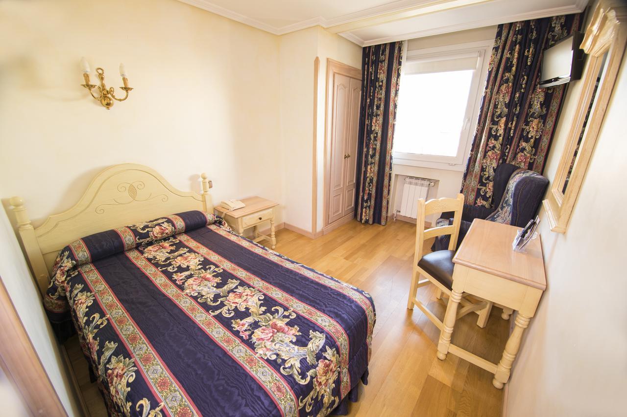 Hotel Julia Aranda de Duero Zewnętrze zdjęcie