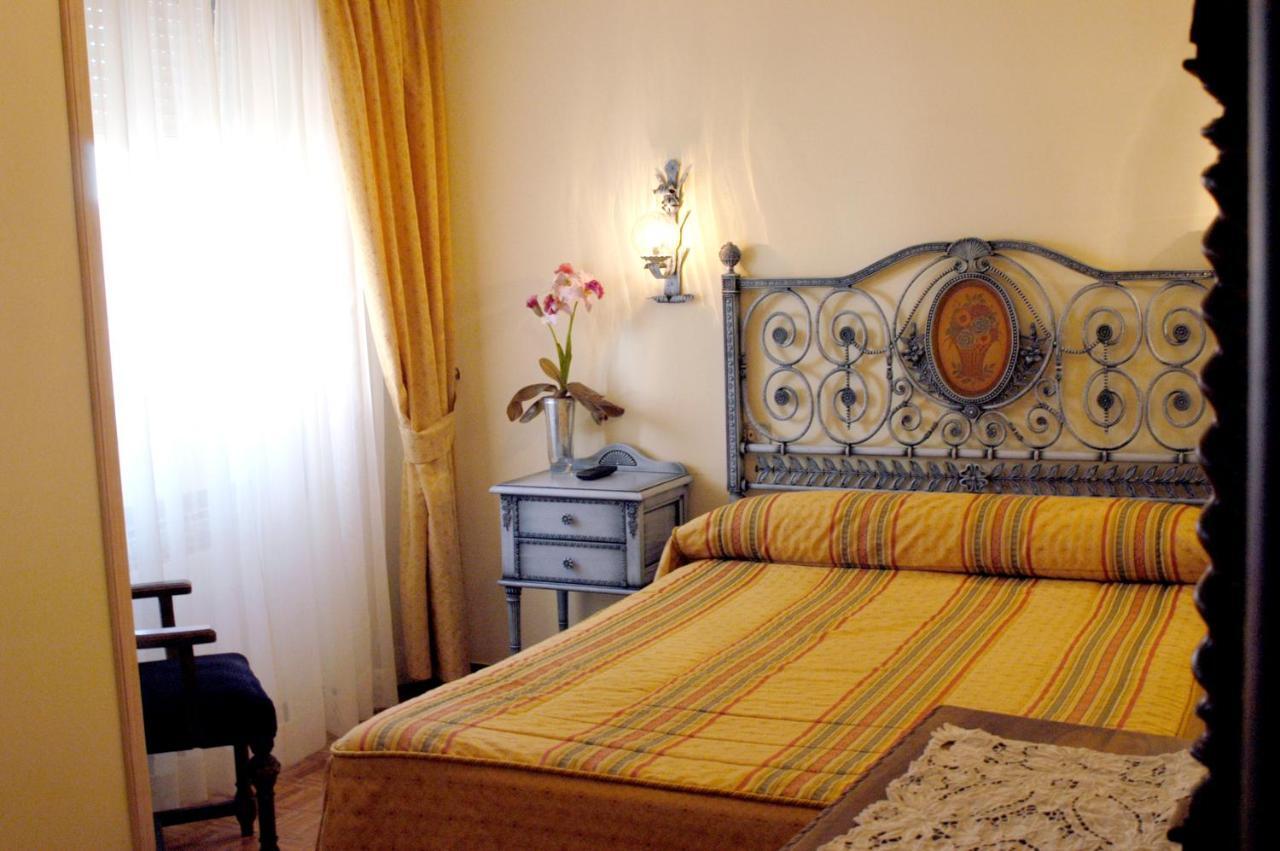 Hotel Julia Aranda de Duero Pokój zdjęcie